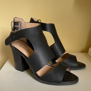 American Eagle by Payless, black block heeled sandal